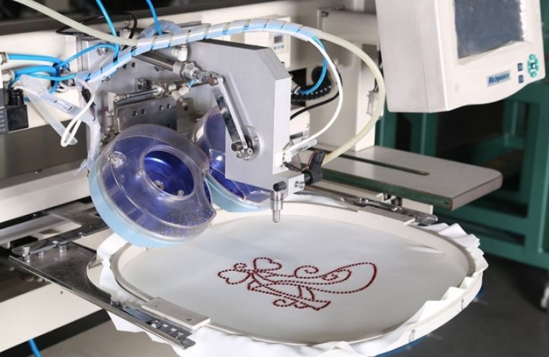 Computerized Rhinestone Machine (2)