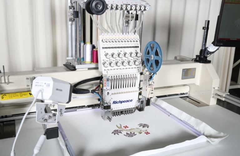 Intelligent Cloud Teaching Embroidery Machine (3)